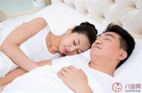 男女睡觉|研究表明：和伴侣一起睡觉，睡眠质量更高！